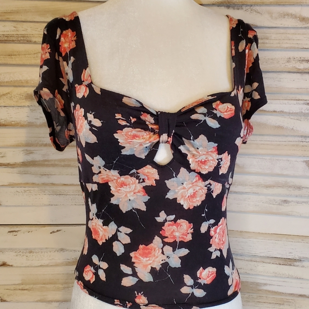 PINE AND NEEDLES sexy cropped tee